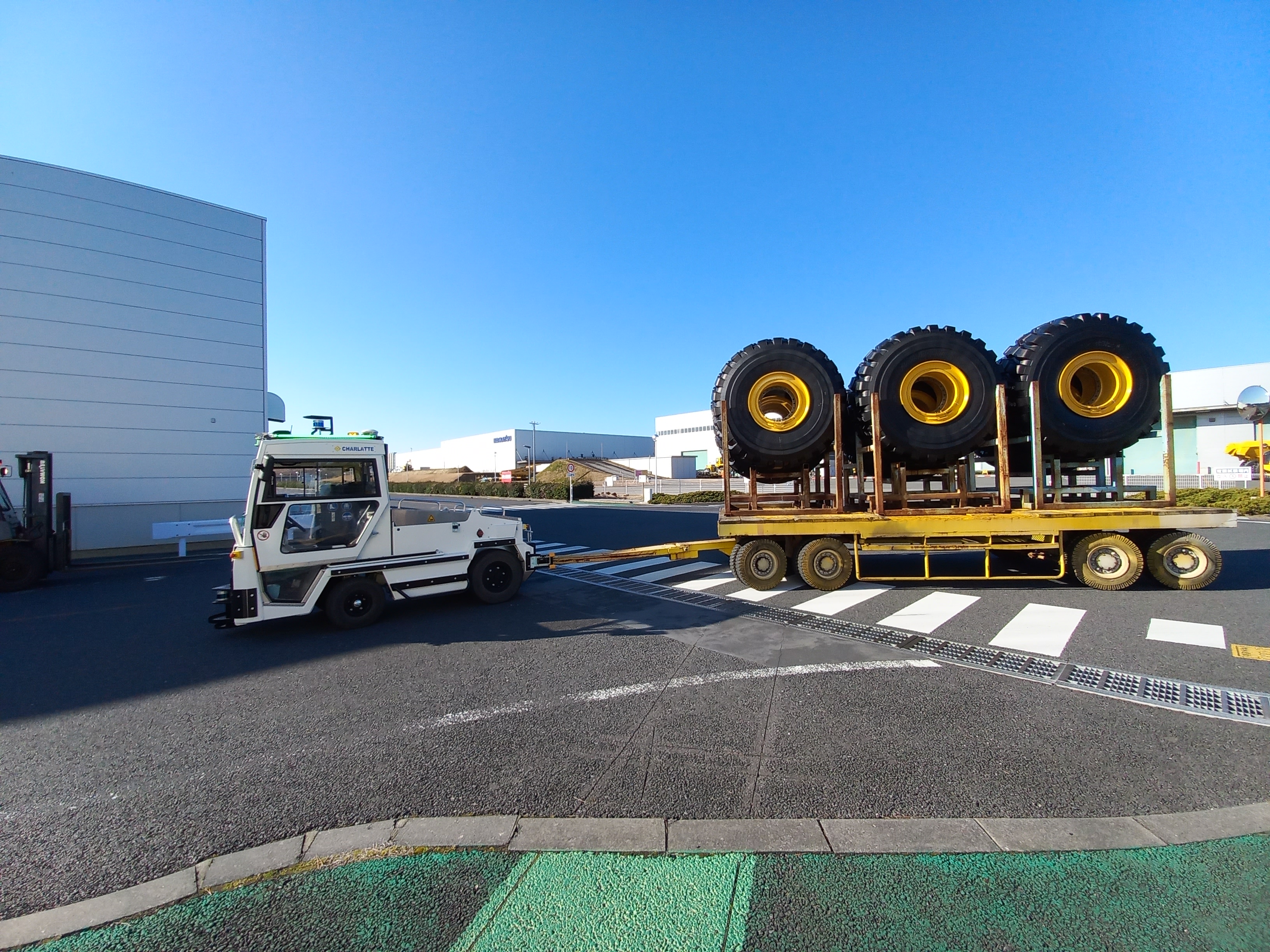 Navya AT135 autonomous tow tractor